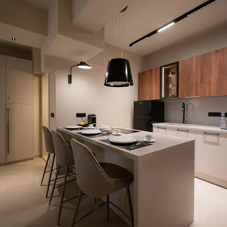 Isyra Loft *